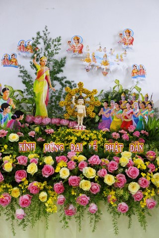 Giving Commendation Paper to those who made Lumbini Garden at Home